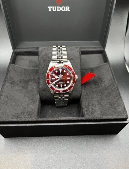 Tudor Black Bay 58 Burgundy Jubilee – 39 mm – Bracelet 5 maillons Rouge