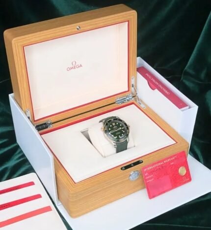 Omega Seamaster Diver 300M « Green Bond » Titane 2025 – État neuf